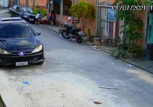 Vídeo chocante mostra irmãos atropelando crianças em Manaus; veja
