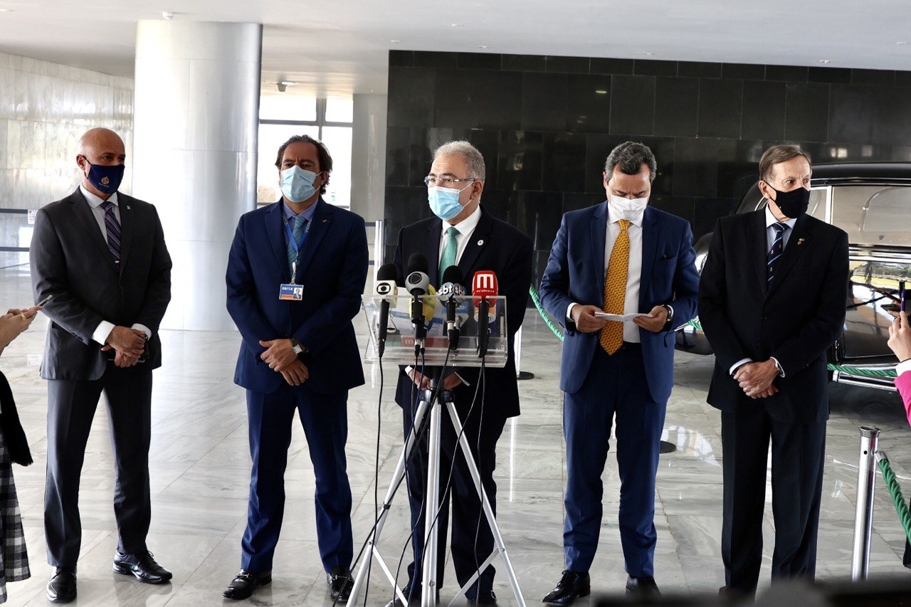 Saúde inclui bancários e trabalhadores dos Correios em prioridade na vacina