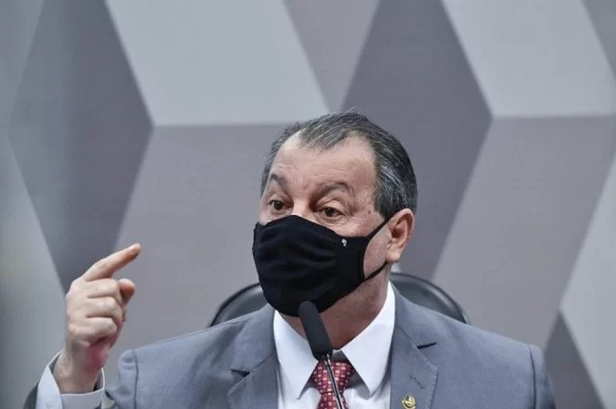 Omar Aziz rebate nota de militares sobre fala na CPI: ‘não me intimidem’