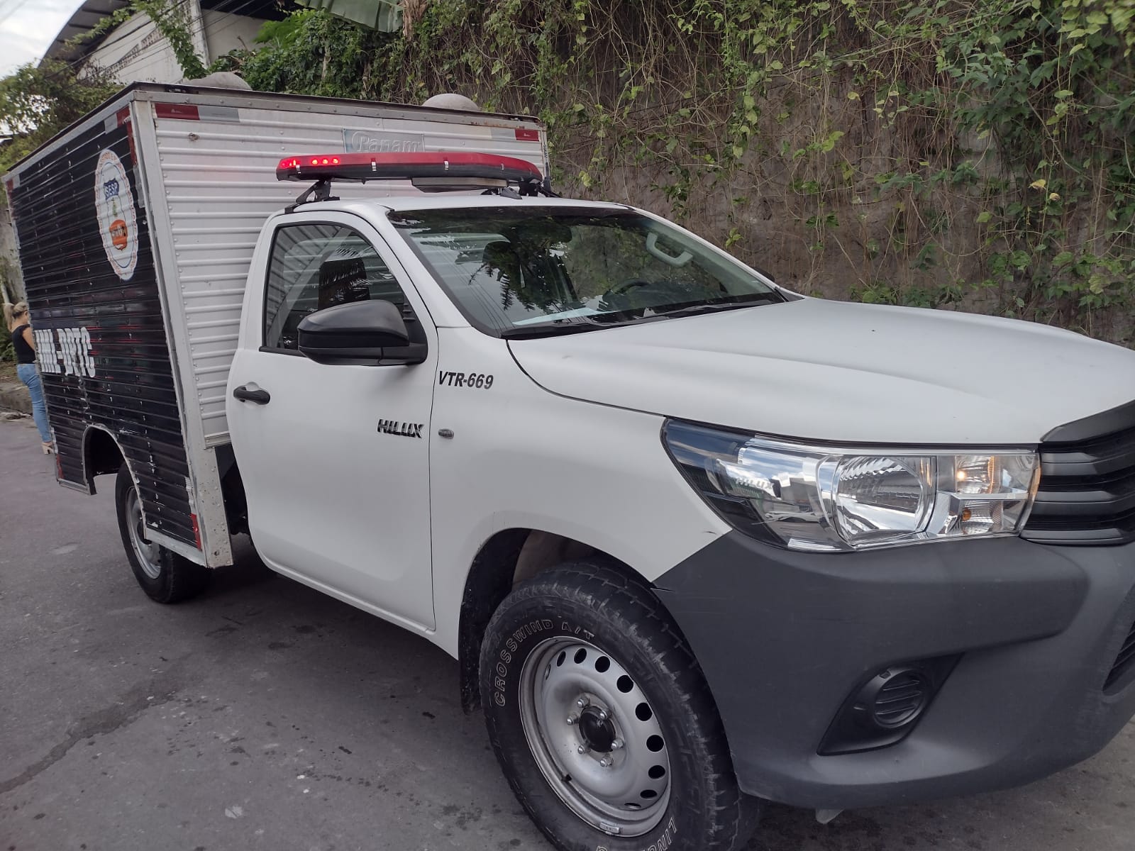 Jovem é executado a tiros enquanto conversava com amigos em Manaus 