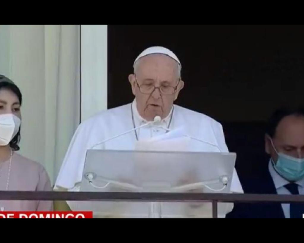 Papa Francisco aparece pela primeira vez após cirurgia