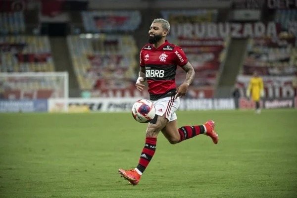 Sensitiva prevê queda de avião do Flamengo e pede que Gabigol não embarque 