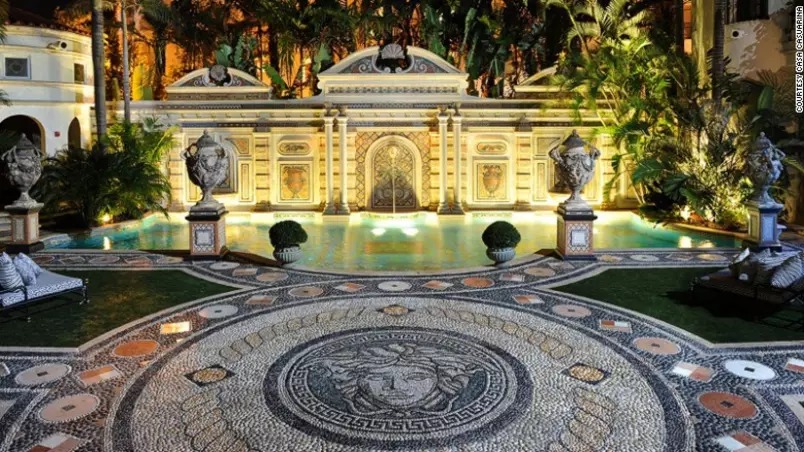 Corpos são encontrados em quarto de antiga mansão de Gianni Versace 