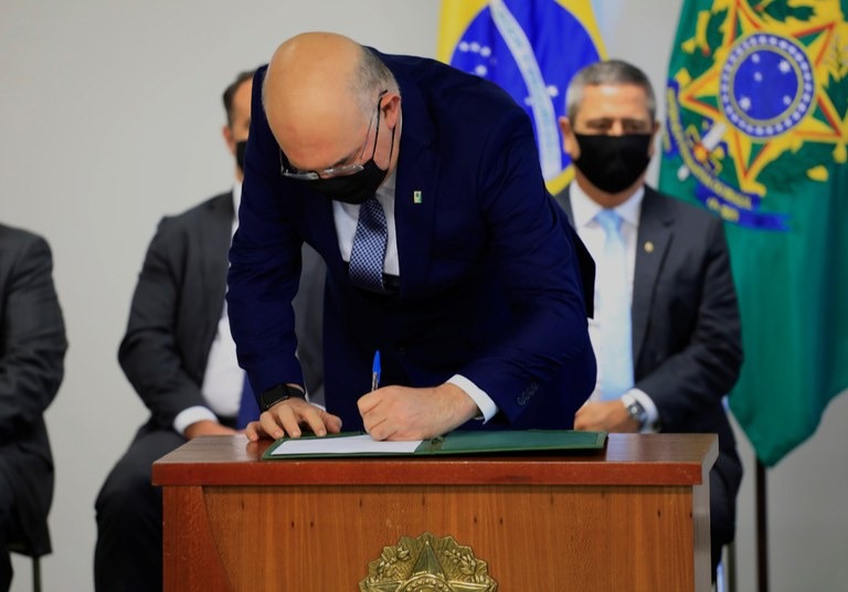 Ministro da Educação defende retorno das aulas presenciais