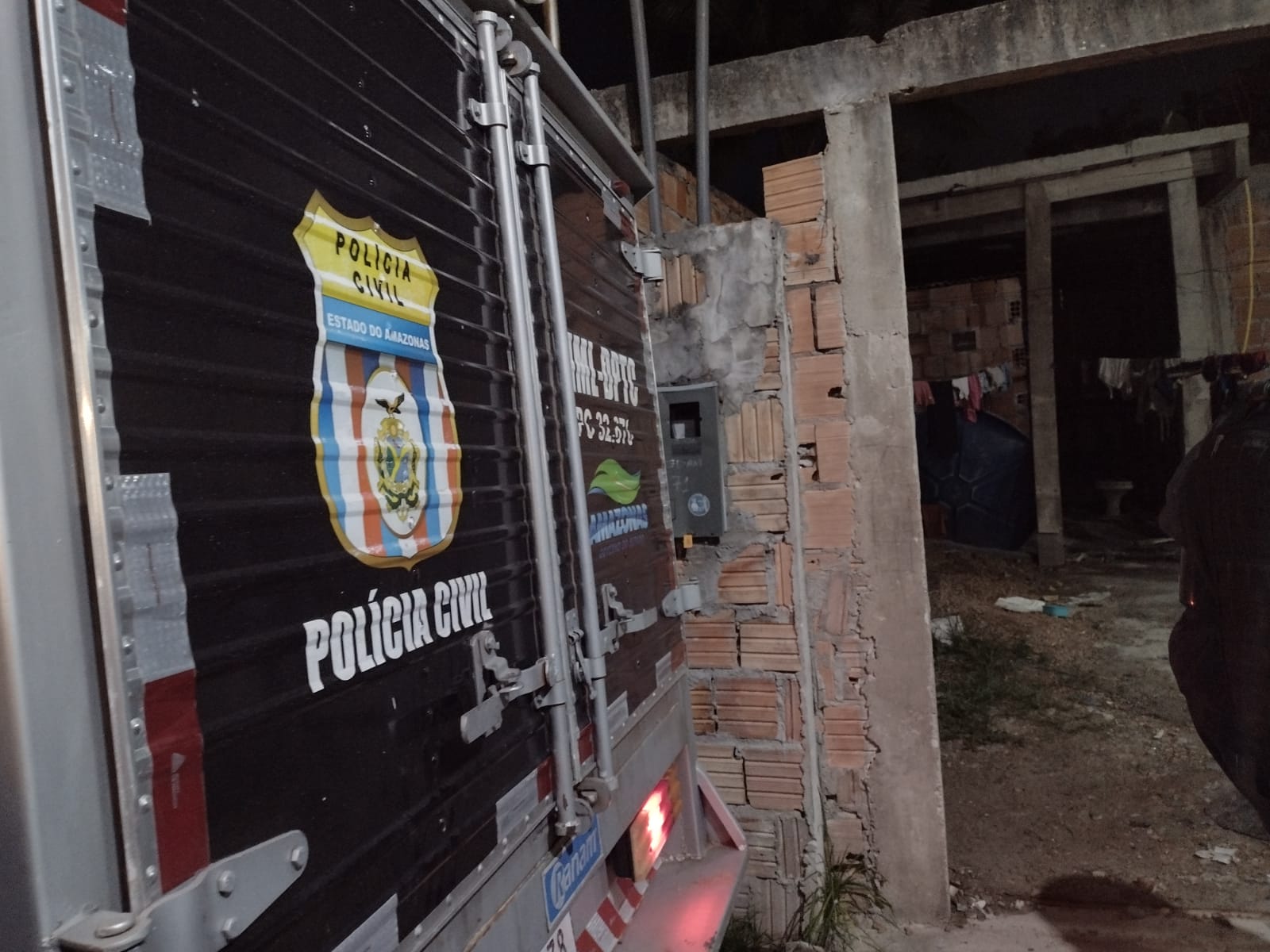 Jovem tenta fugir de criminosos e acaba morto na frente de casa em Manaus