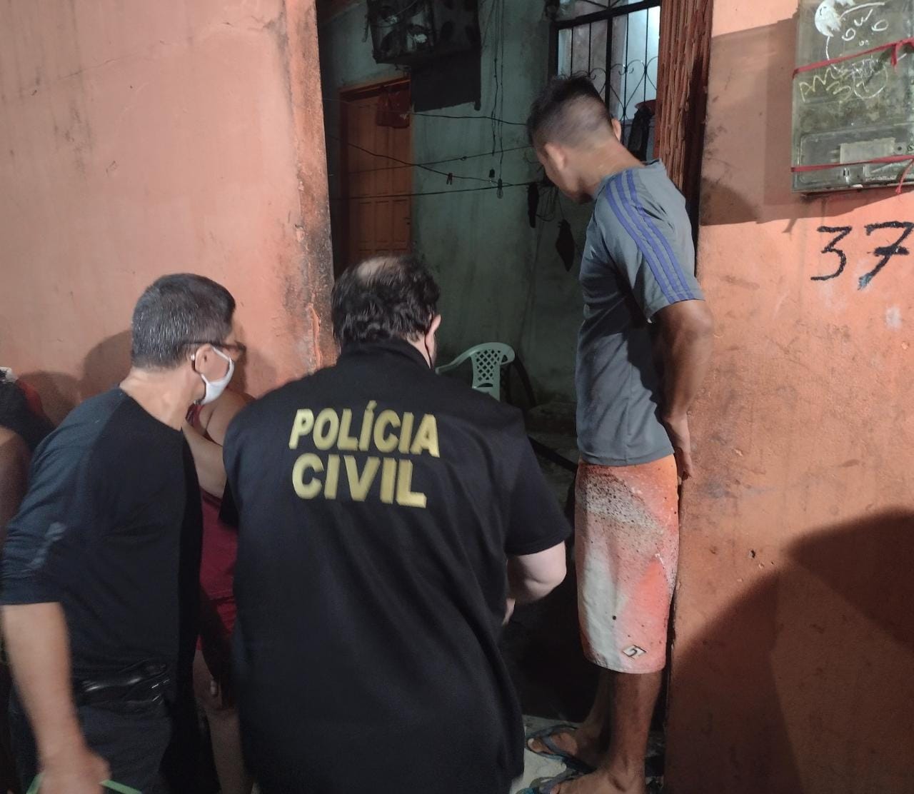 Grupo criminoso invade casa e executa jovem com 14 tiros em Manaus