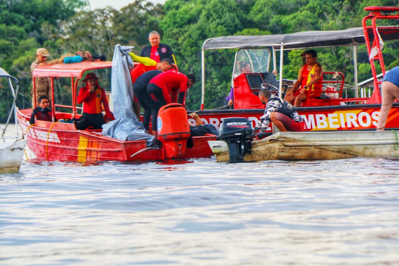 Corpo de pastor desaparecido após colisão de lanchas é encontrado em Manaus