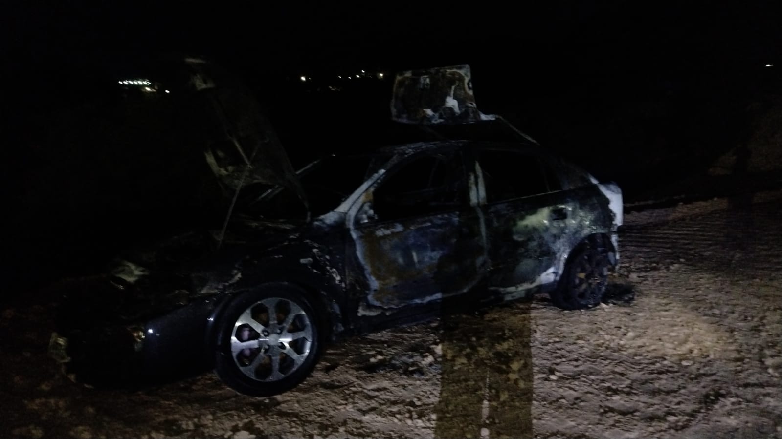 Carro de homem desaparecido é encontrado em chamas em Manaus