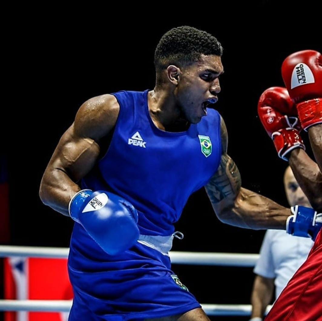 Abner Teixeira garante mais uma medalha para o boxe brasileiro