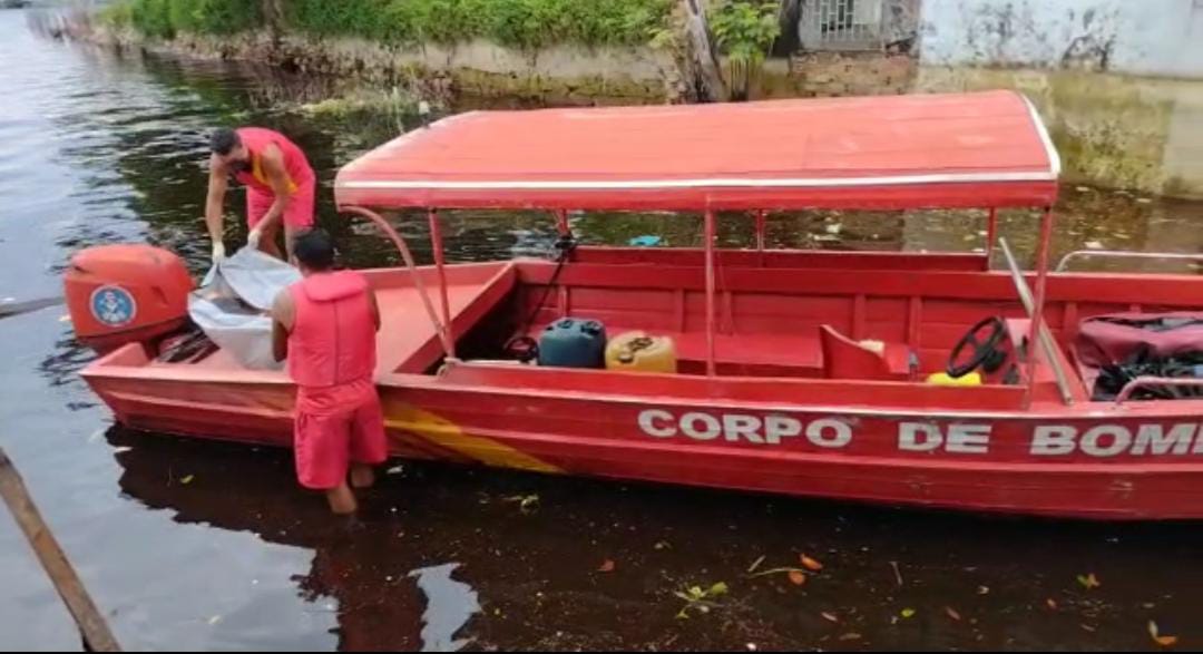 Ribeirinhos encontram corpo boiando em rio na Zona Leste de Manaus