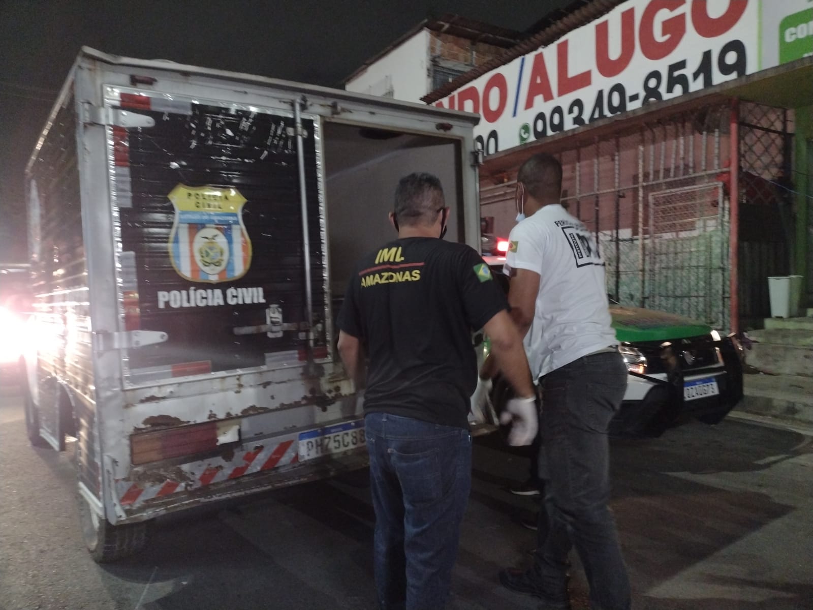 Homem tenta correr, mas é brutalmente executado em rua de Manaus