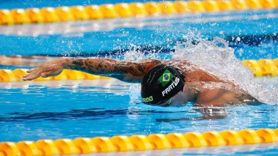 Bruno Fratus confirma favoritismo com medalha bronze nos 50 metros livre