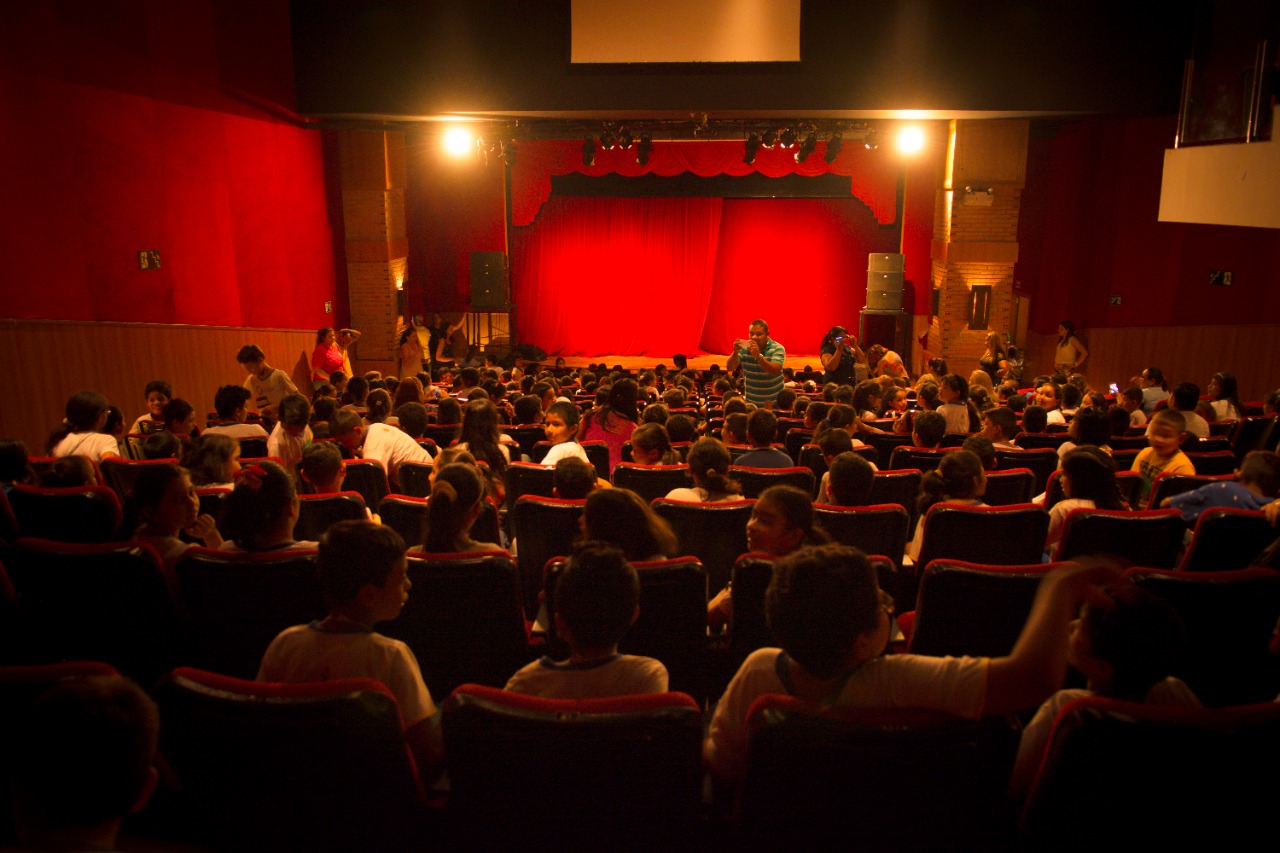 Projeto 'Escola vai ao Teatro' abre inscrições gratuitas em Manaus