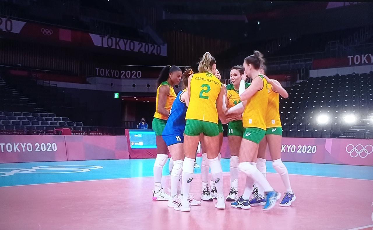 Brasil derrota Rússia e segue para semifinal do vôlei nas Olimpíadas