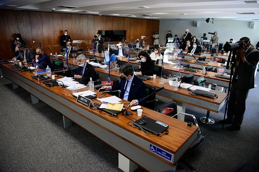 CPI vai ouvir militar apontado como elo entre Davati e Ministério da Saúde