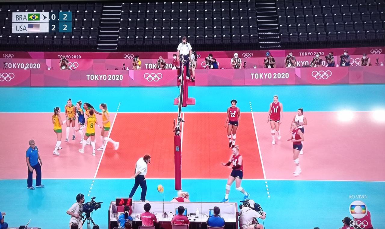 Brasil fica com a prata do vôlei após perder para EUA nas Olimpíadas