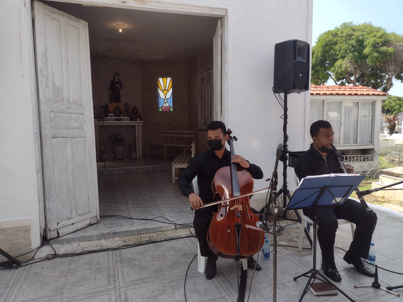Dia dos Pais: Cemitérios recebem apresentação musical em Manaus 