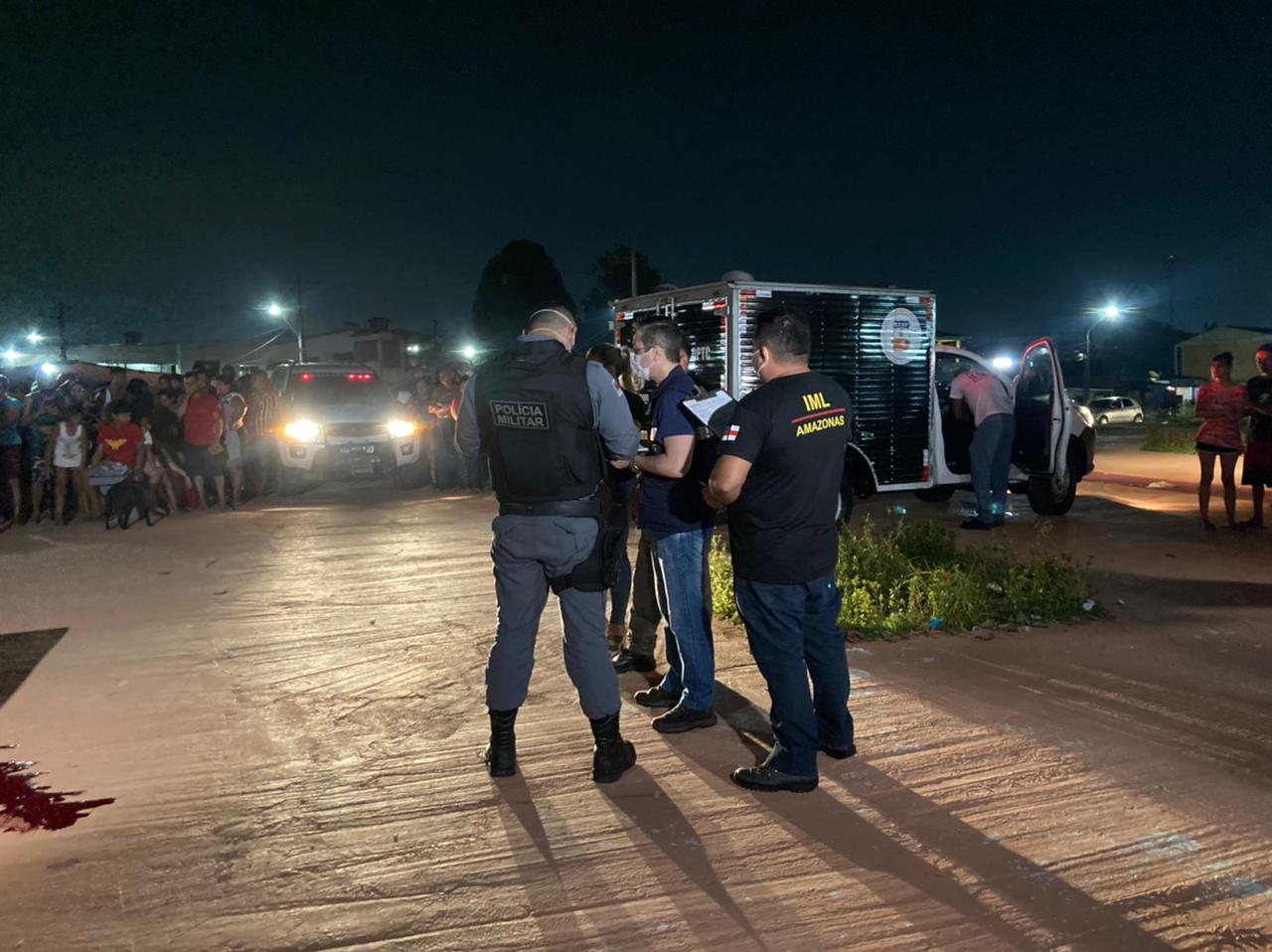 Adolescente é chamada em casa para ser assassinada em praça de Manaus