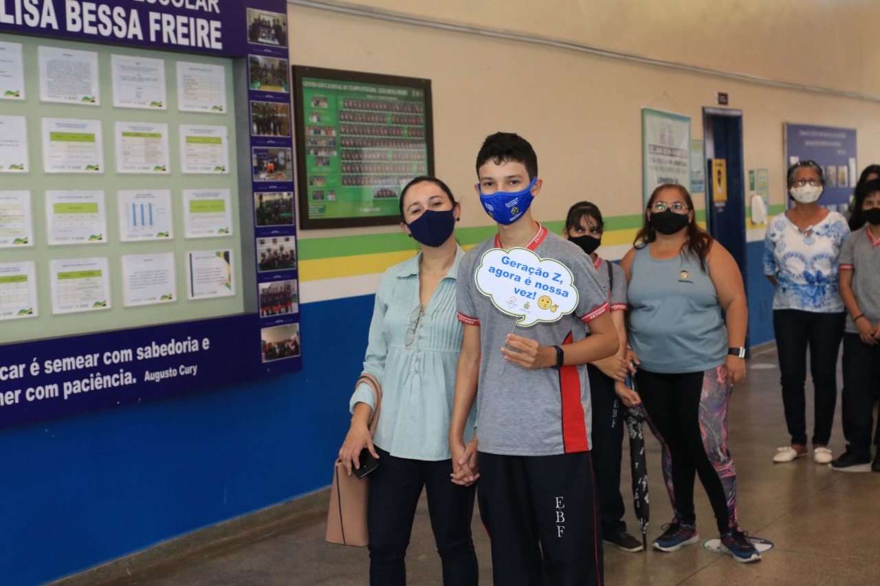 Carona Solidária leva estudantes da rede estadual para vacinação em Manaus
