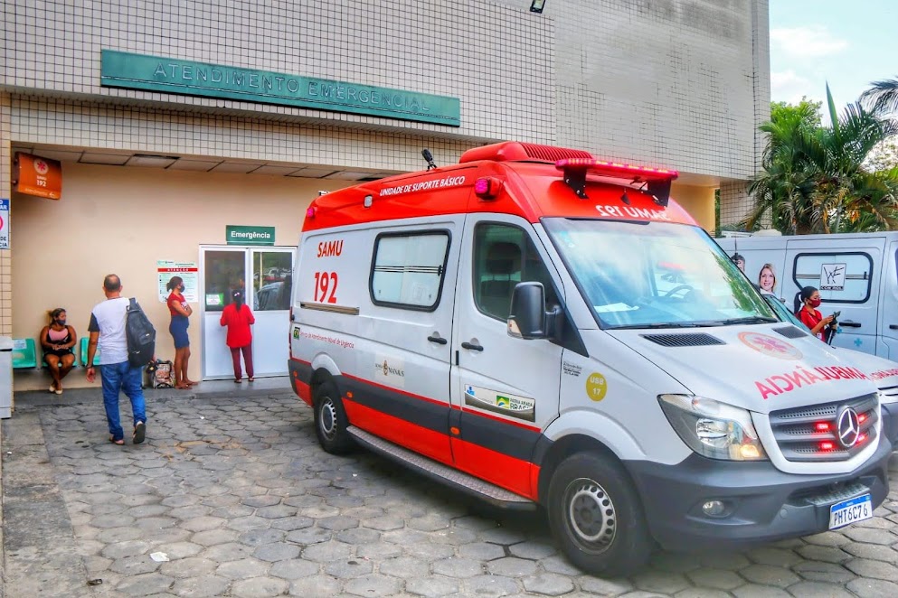 Idoso morre atropelado por ônibus ao tentar atravessar rua no Centro 