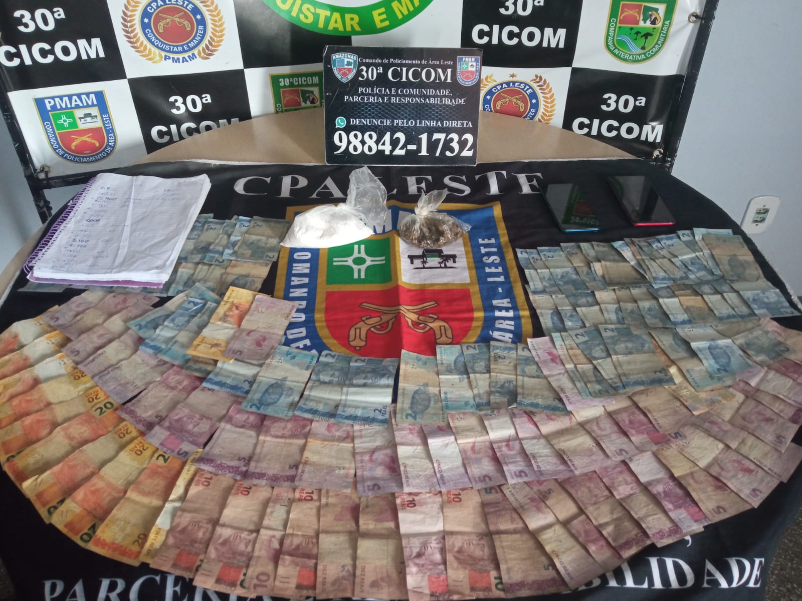 Mulheres são presas vendendo drogas em bar de Manaus