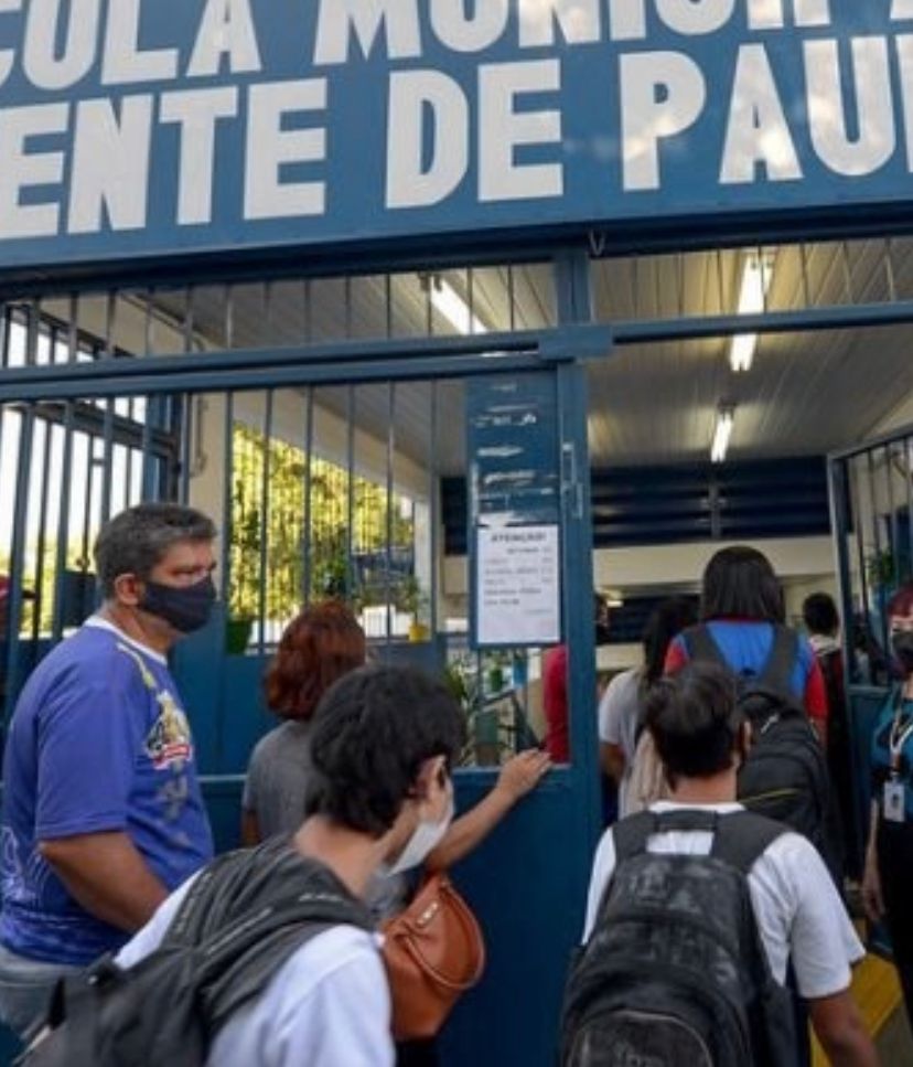 Vacinar adolescentes torna mais seguro retorno às aulas, diz Fiocruz