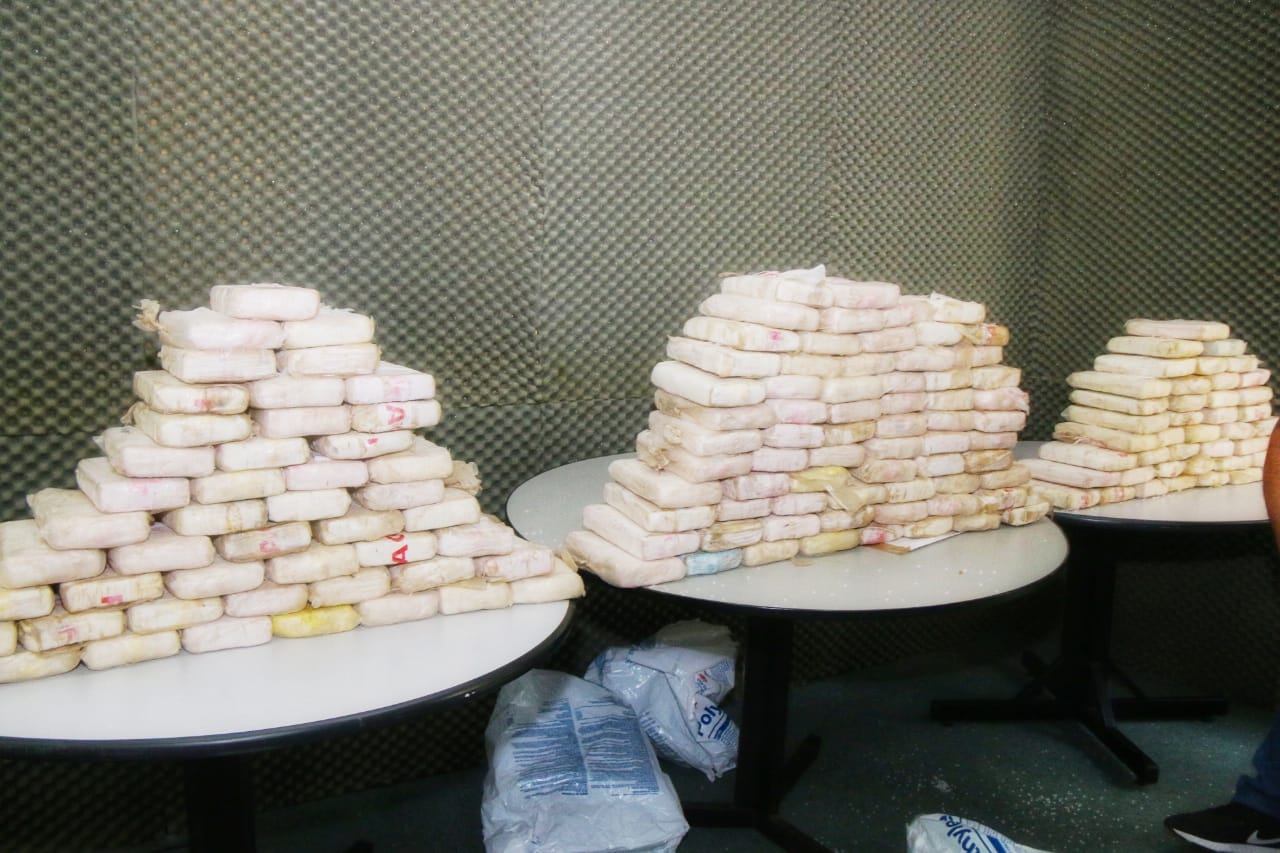 Enterrada na mata, cocaína avaliada em R$3,5 milhões é apreendida em Manaus