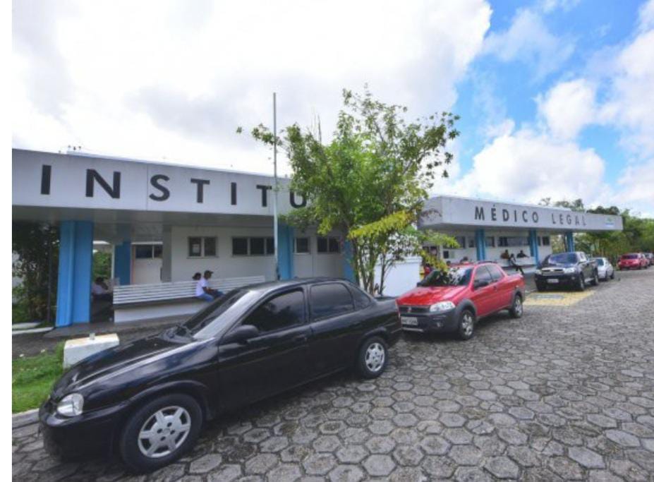 Homem é morto a tiros no quintal de casa em Manaus 