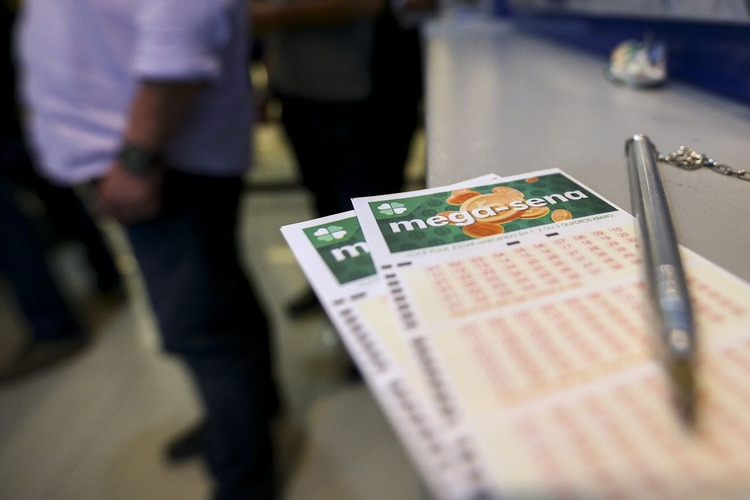 Mega-Sena acumula e vai a R$ 65 milhões
