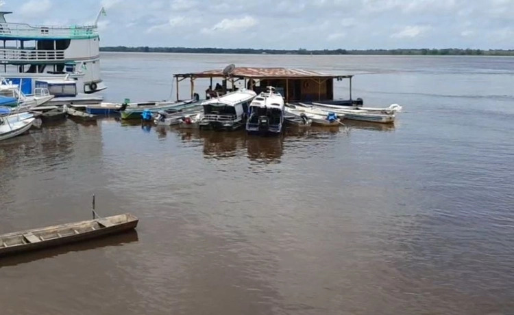 Buscas por adolescente que desapareceu ao pular de flutuante no Rio Amazonas começam amanhã