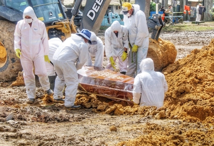 Manaus registra 30 enterros nesta quinta