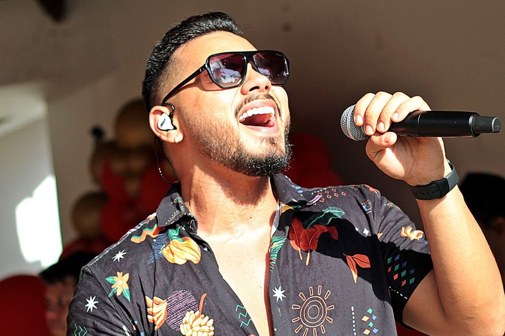 Prata Filho, Mikael e Samara Tequileira agitam sábado em Manaus