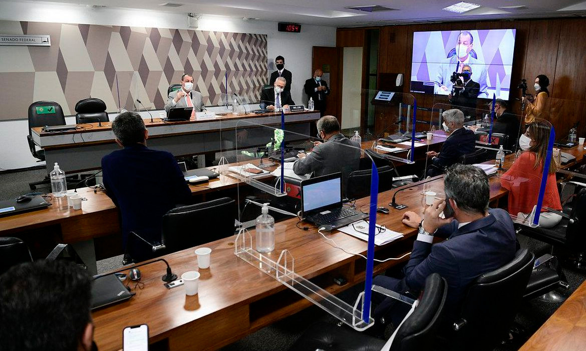 CPI reage à ausência de advogado e pede retenção de passaporte