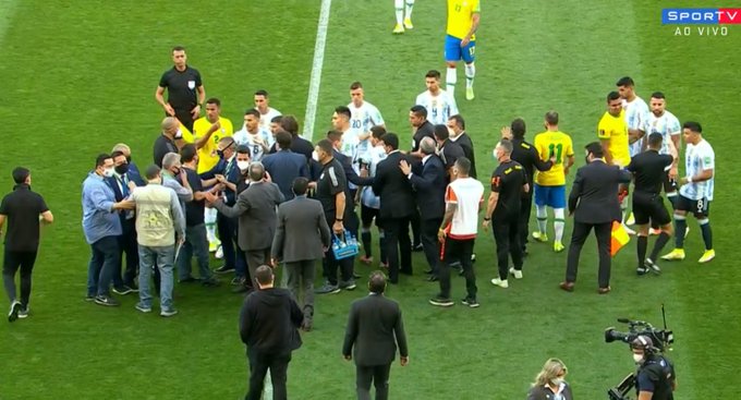 Jogo entre Brasil e Argentina tem confusão e é paralisado após Anvisa pedir expulsão de 4 jogadores