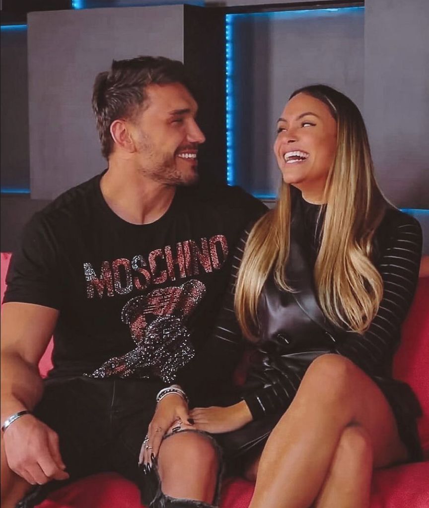 Ex-BBB Sarah anuncia término com ex-fazenda Lucas Vianna