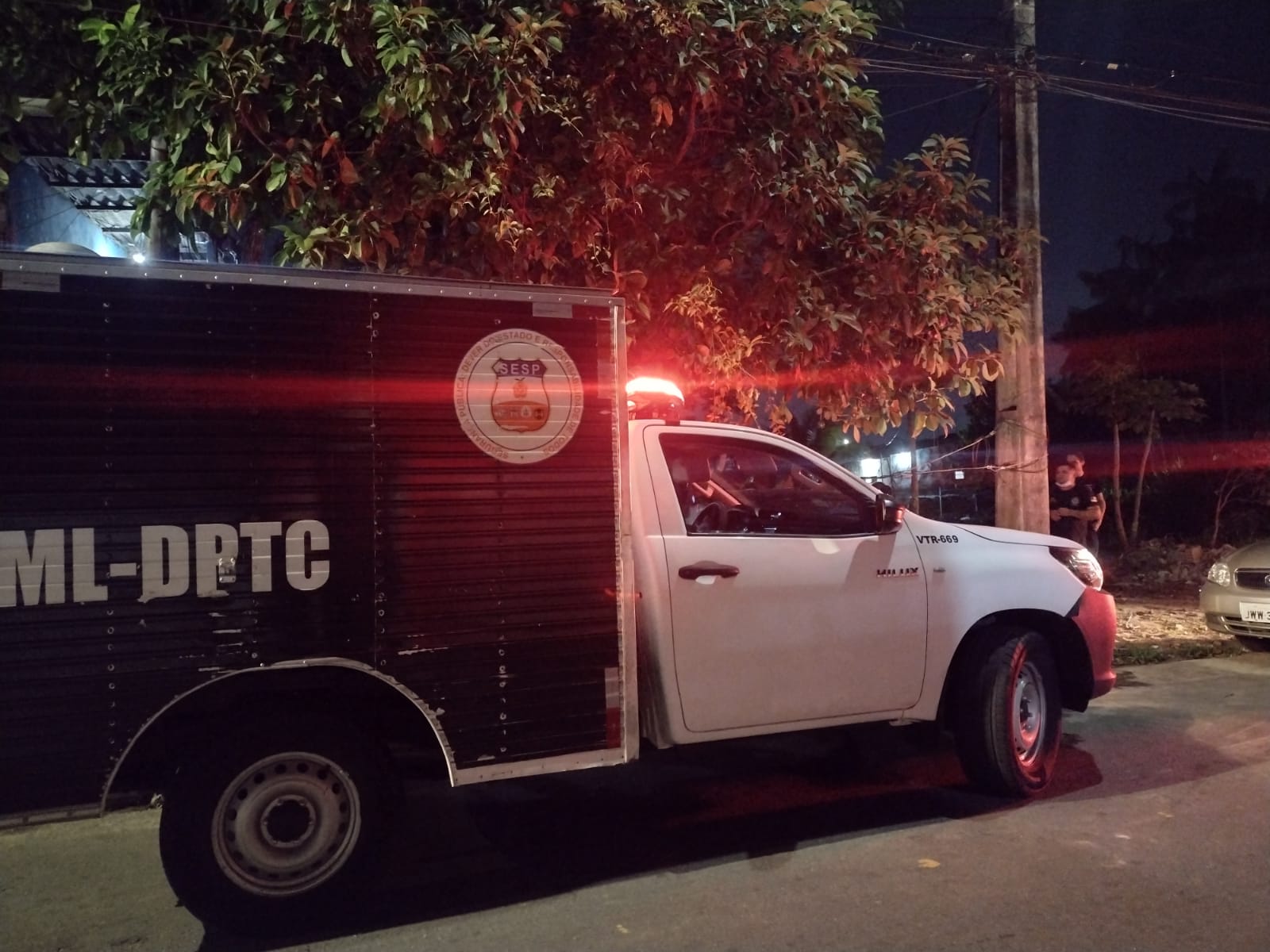 Com mãos amarradas, corpo de adolescente é encontrado em terreno em Manaus