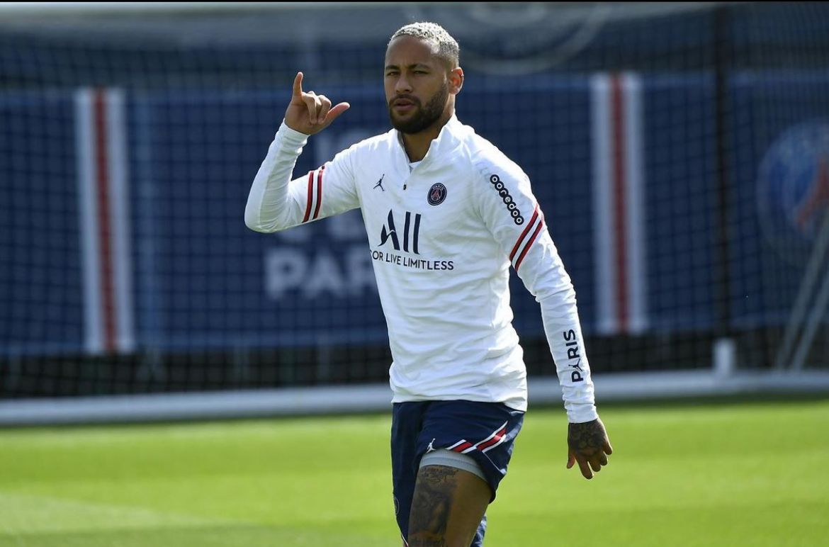 Neymar recebe cerca de 40 milhões a mais para ser simpático com os Fãs 