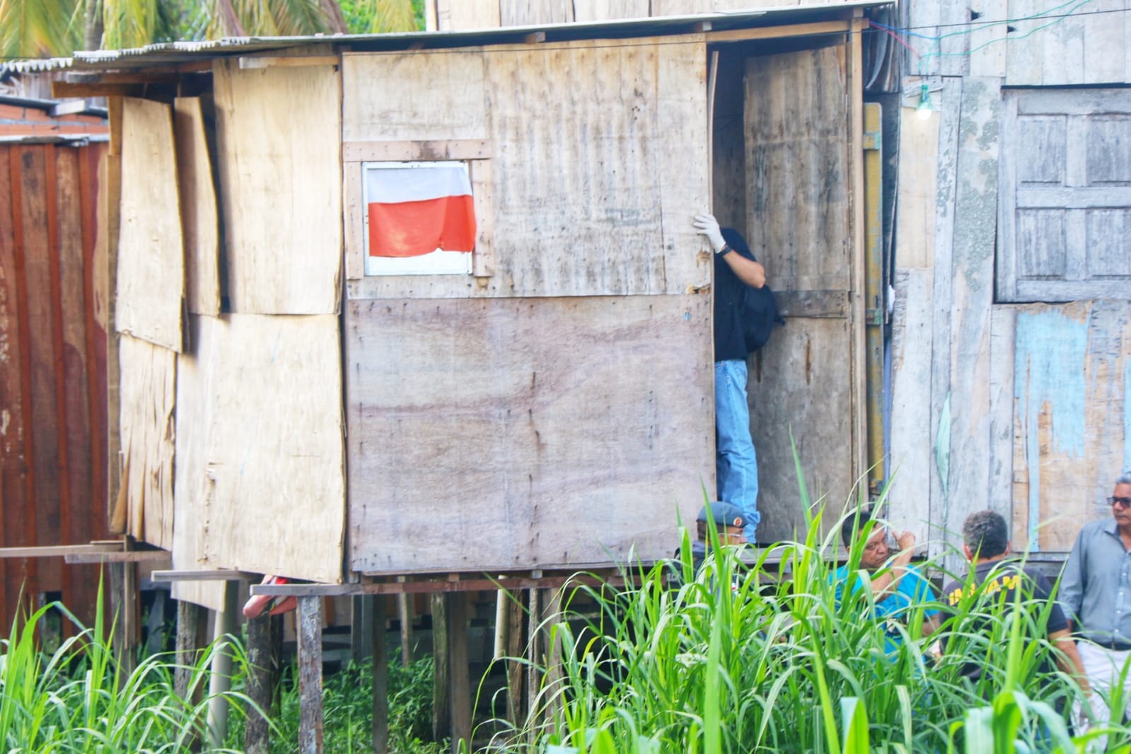 Criminosos executam homem a tiros e sequestram amigo em Manaus