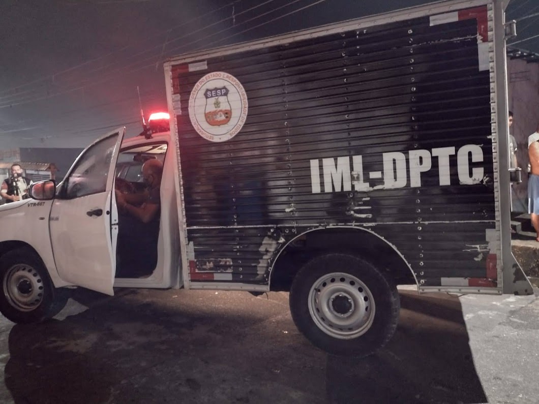 Homem morre após trocar tiros com a polícia em comunidade em Manaus