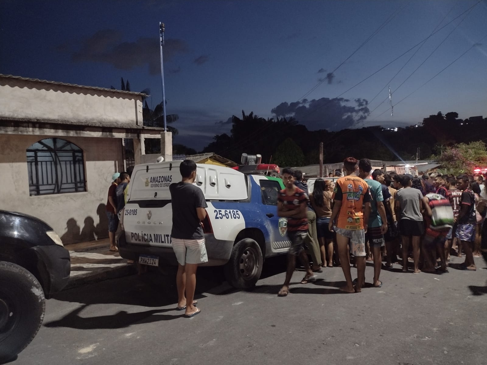 Homem é brutalmente executado por dupla em rua de Manaus