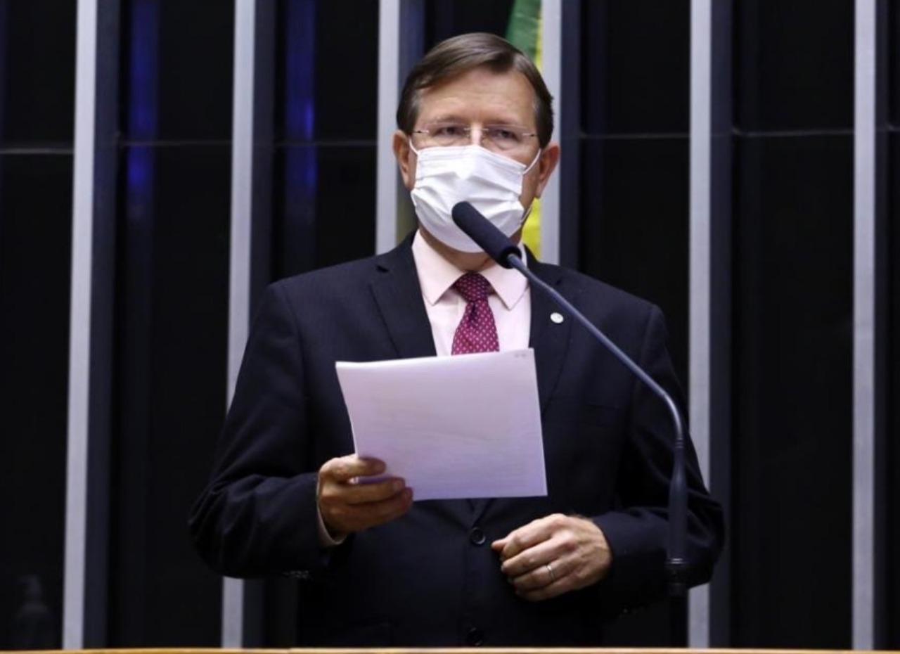 Deputado cobra psicólogos nas escolas para previnir o suicídio no Amazonas