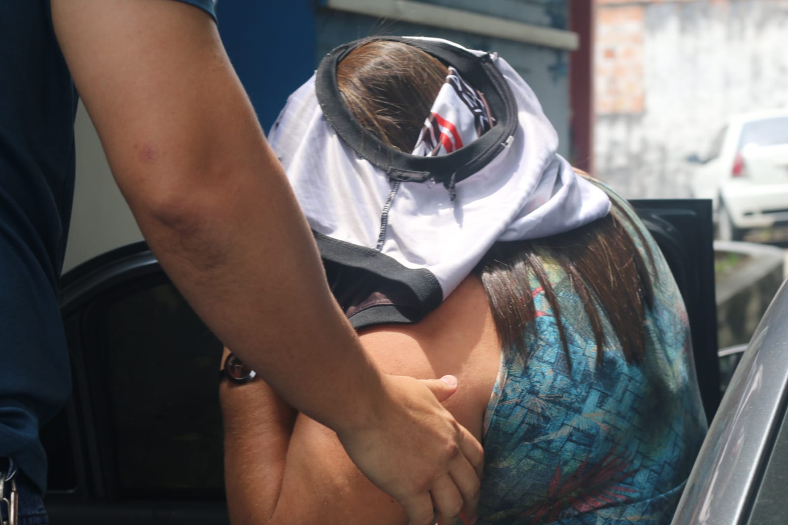 Mulher suspeita de integrar quadrilha de estelionatários é presa em Manaus