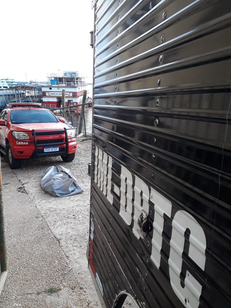 Homem morre afogado em flutuante de Manaus