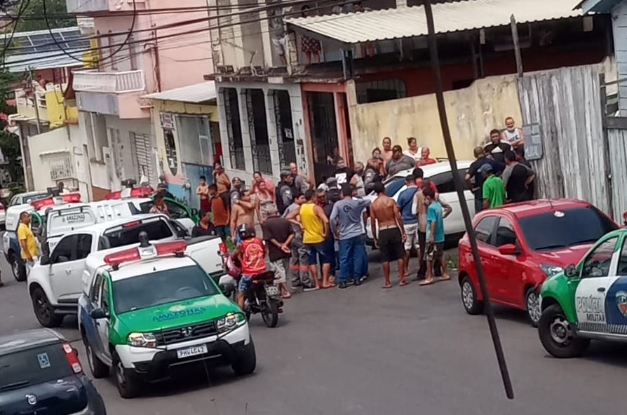 Casal é preso com R$ 80 mil roubado em loja de móveis em Manaus