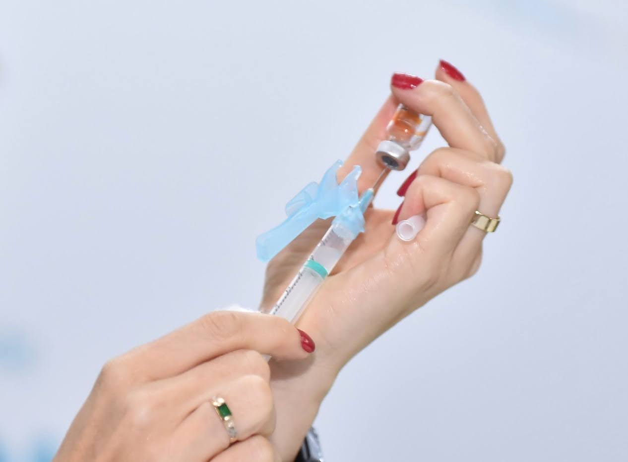 Atual vacina da gripe protege contra H3N2, apontam testes