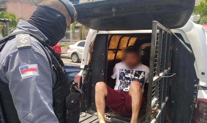 Traficante pula de carro em fuga e comparsas são presos em Manaus