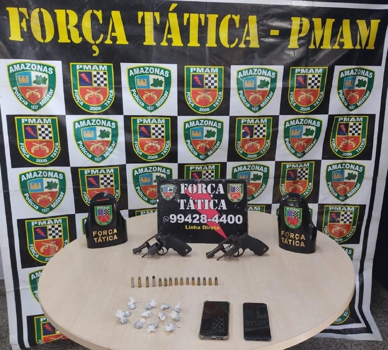 Casal do crime é preso com armas e drogas em carro por aplicativo em Manaus