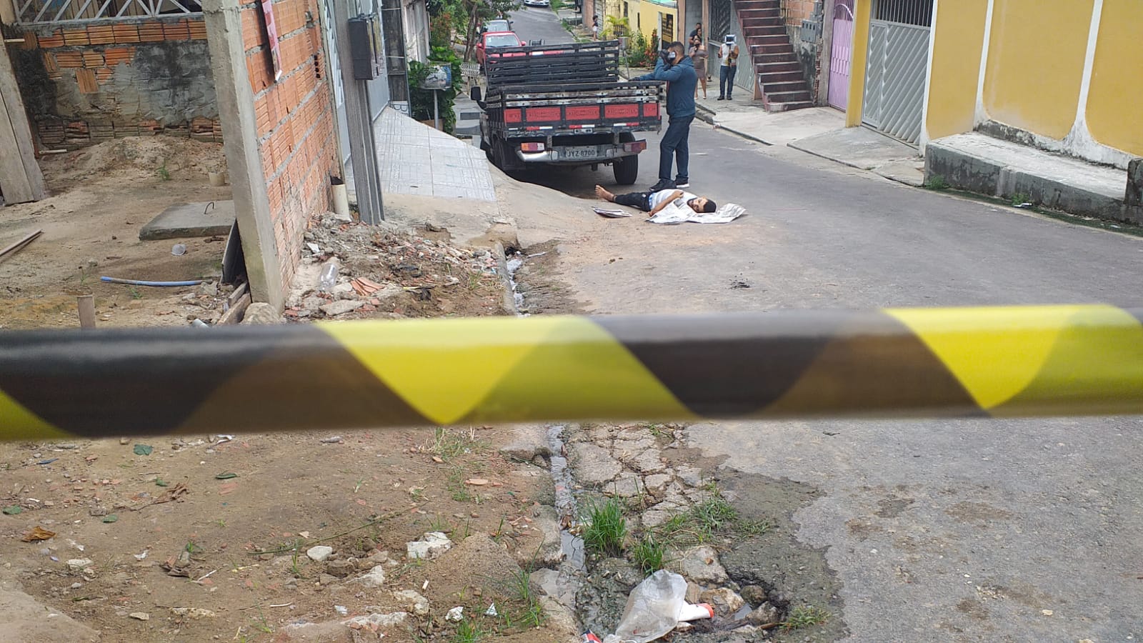 Homem morre ao tentar assaltar policial em Manaus