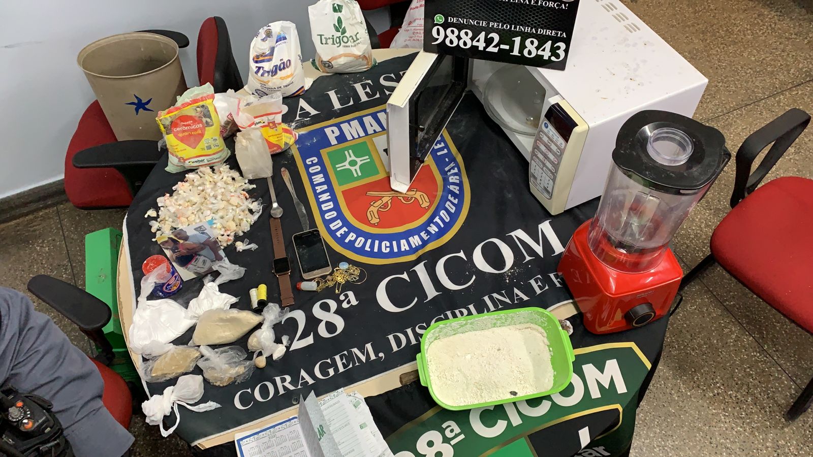 Laboratório de drogas é encontrado em área vermelha de Manaus