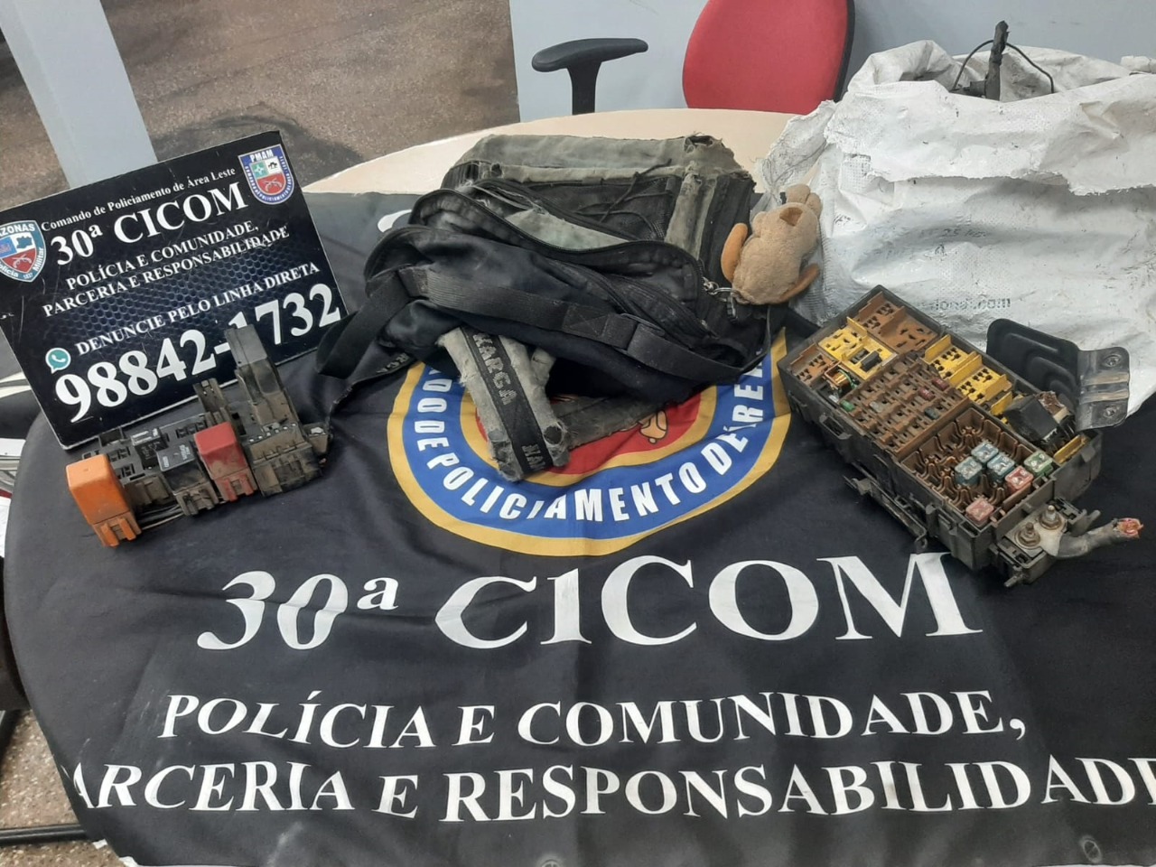 Dupla é presa após tentar roubar peças de veículos em Manaus 